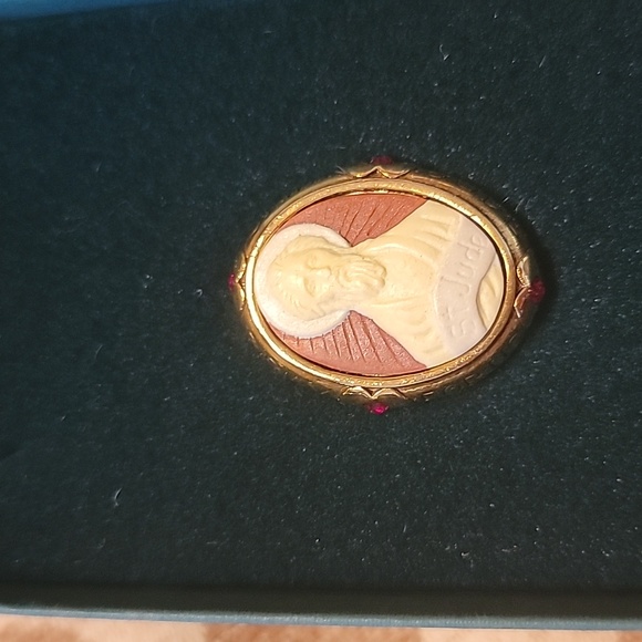 Vatican Library Collection Saint Jude Pray For Us Cameo Brooch Pin - Picture 2 of 7